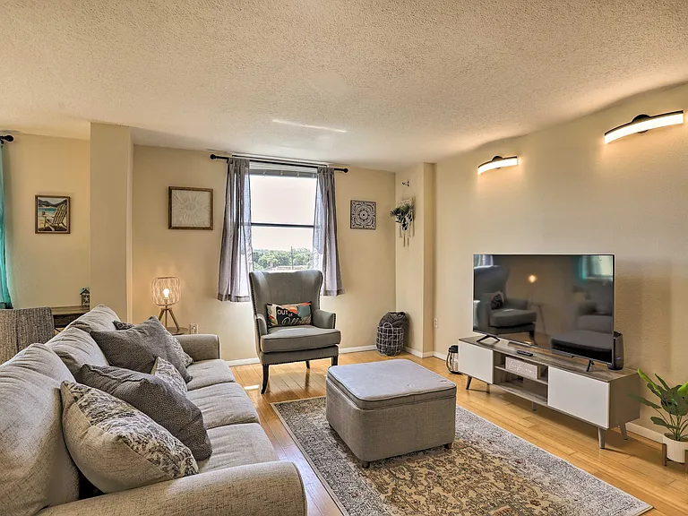 701 S Madison Ave #102 — Photo 2