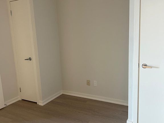 3rd image of 8 York St #1511