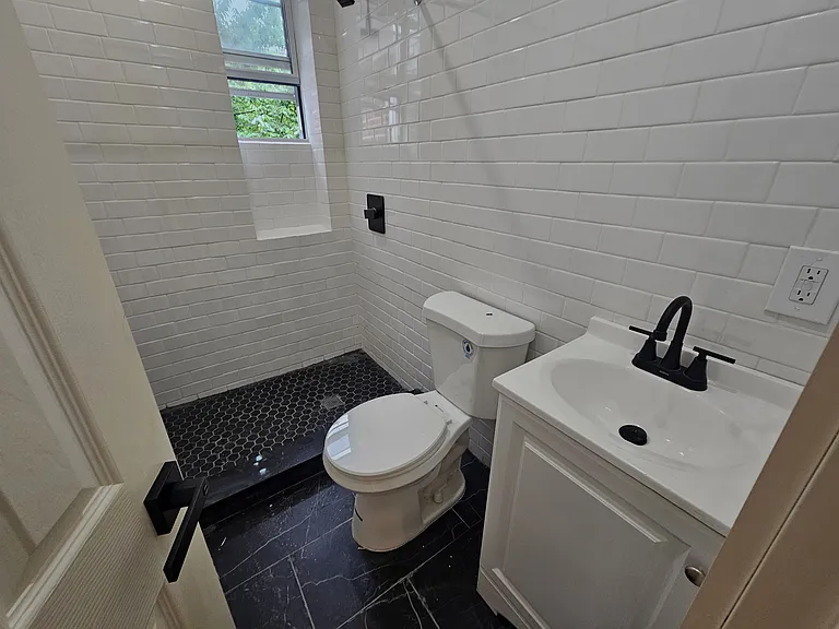 388 E 48th St #2F — Photo 4