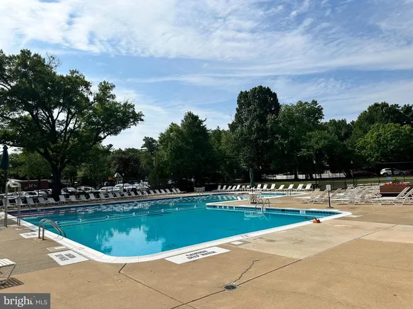3304 Gunston Rd, Alexandria, VA 22302