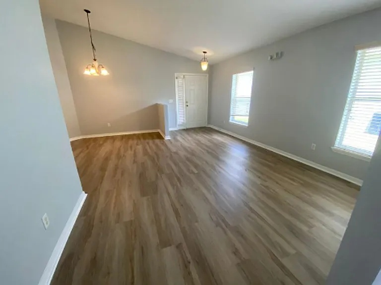 333 Scrub Jay Way — Photo 3
