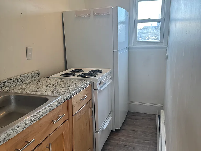 379 Union St #2R — Photo 2