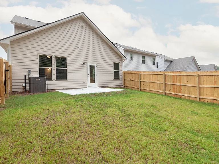 2943 Cottage Ln — Photo 24