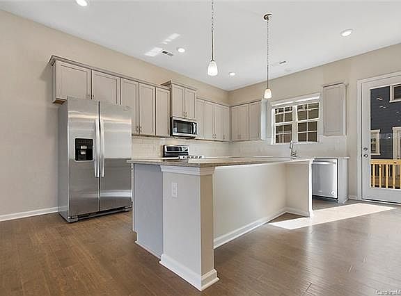 4th image of 940 Bexton St #172