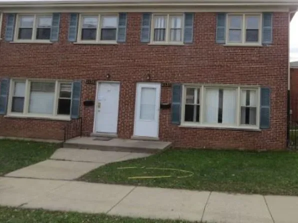 2137 Williamsburg Dr, Waukegan, IL 60085