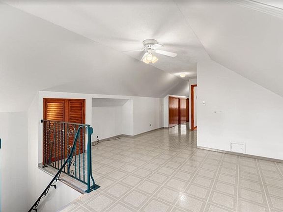 5th image of 146 W Adams St #2