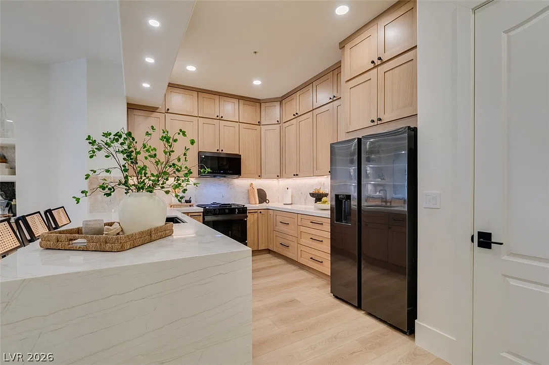2 bed, 2.0 bath, 1273 sqft, $2,500 — Photo 4