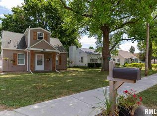 2030 52nd St, Moline, IL 61265