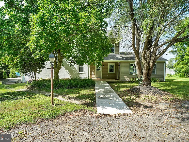 211 Gale Ln — Photo 5