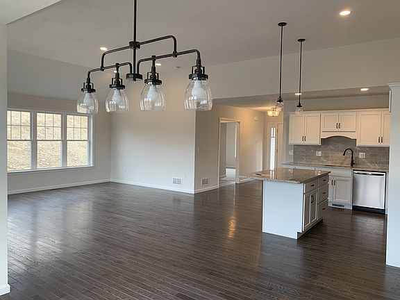 5th image of 33 Country Club Ln #33