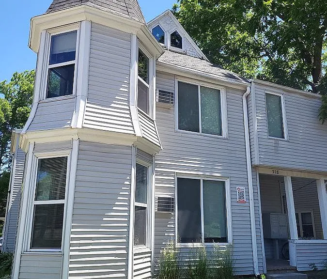 328 N Dubuque St #1 — Photo 1