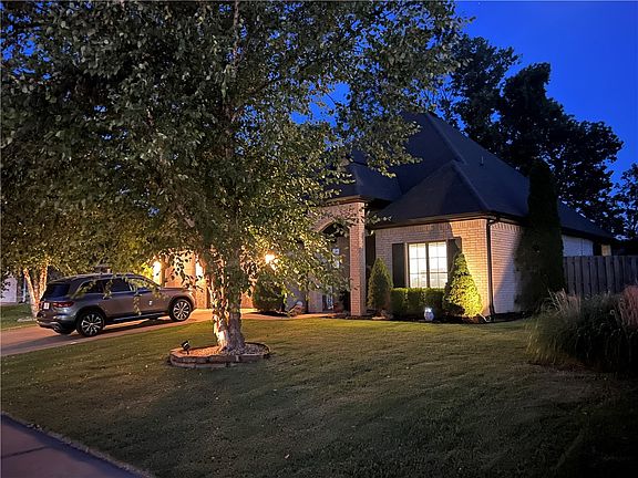 3rd image of 4343 E Black Canyon St