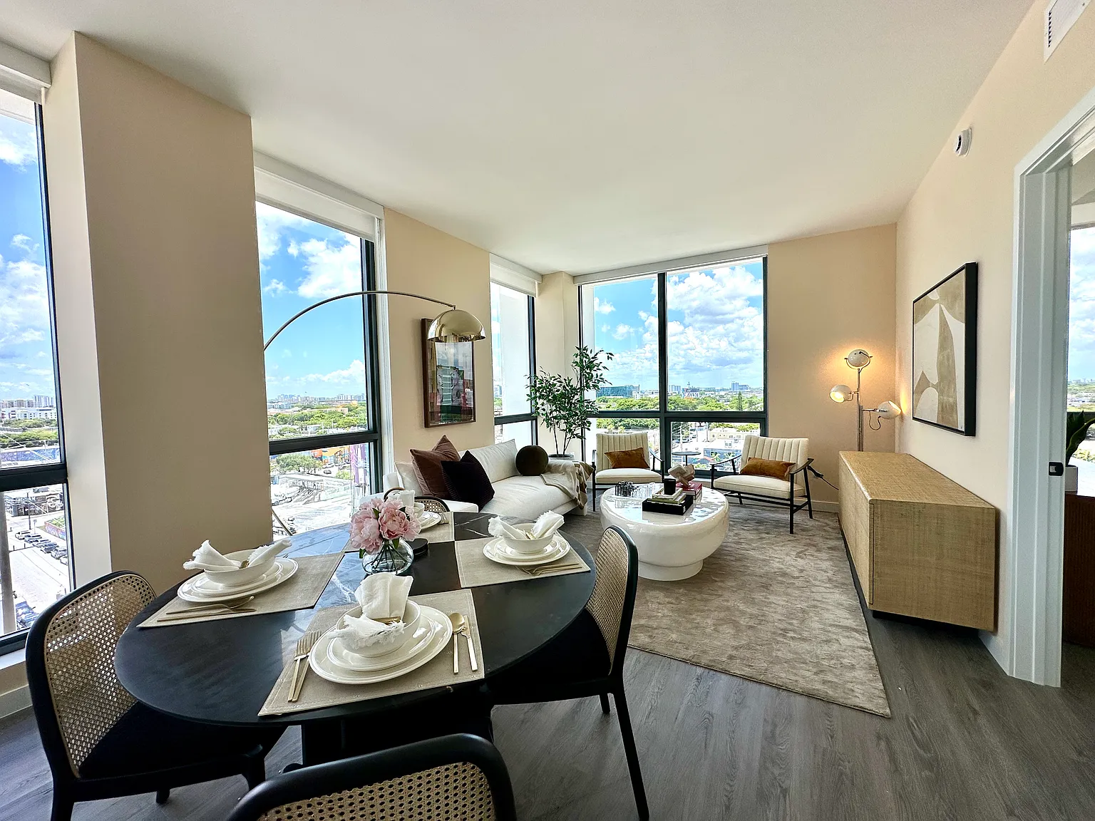 2 bed, 1038 sqft, $3,135 — Photo 3