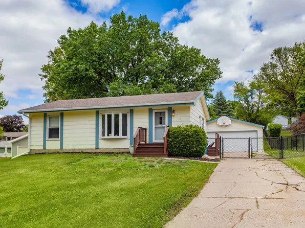 706 S Buxton St, Indianola, IA 50125