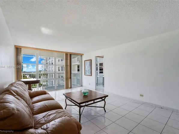 231 174th St APT 617, Sunny Isles Beach, FL 33160
