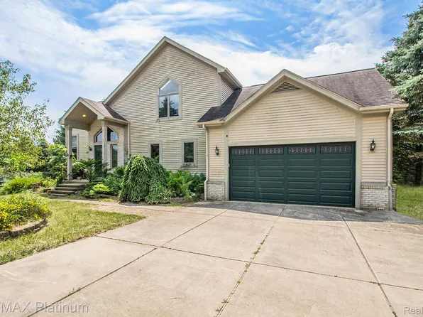 6450 Fisher Rd, Howell, MI 48855