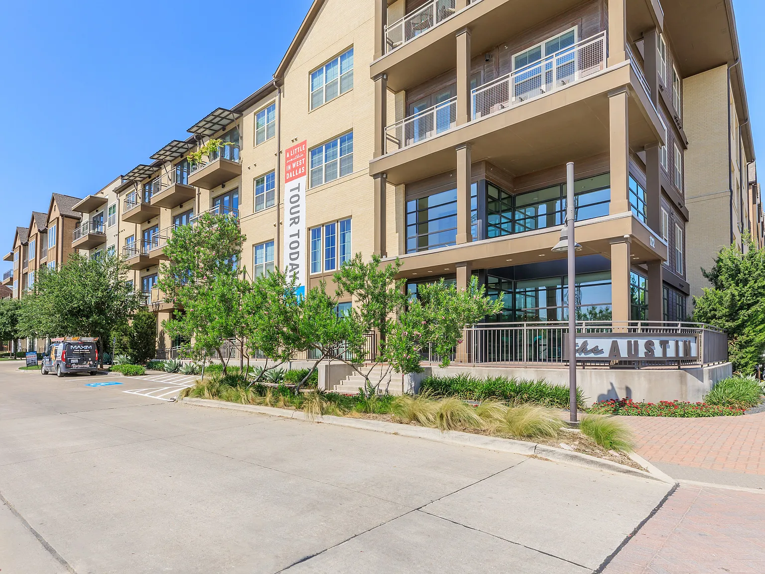The Austin — Photo 2