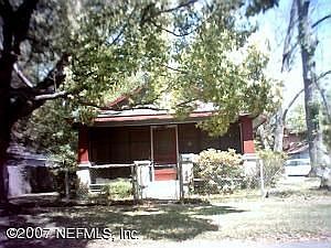This house comes w/ 4 fenced in lots