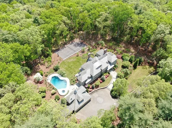 52 Goodnow Rd, Sudbury, MA 01776