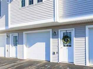 11 Harbor View Ln, Norwich, CT 06360