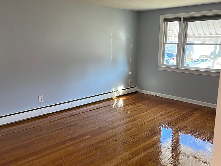 164 Thorniley St #1 — Photo 10