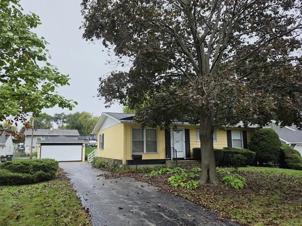 7637 Woodridge Dr, Woodridge, IL 60517