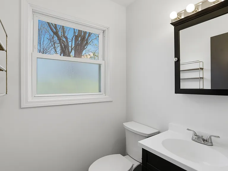 512 Lexington Blvd — Photo 29
