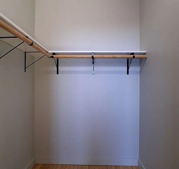 215 N Webster Ave — Photo 7