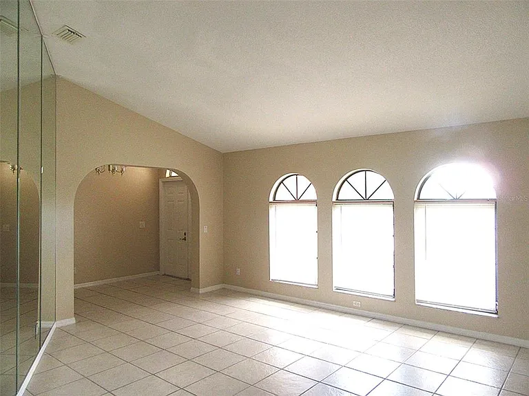 22182 Peachland Blvd — Photo 2