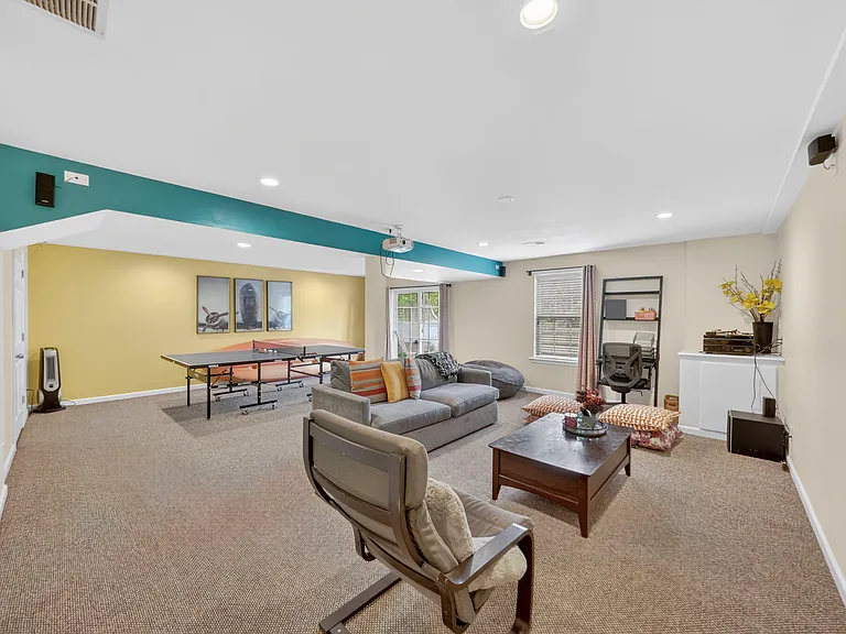 97 Autumn Ln — Photo 36
