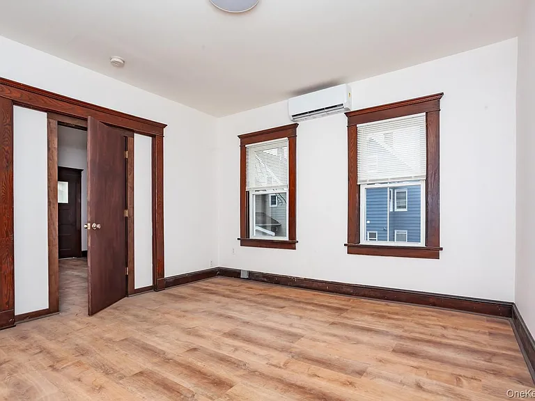 1009 Hudson Ave #1S — Photo 9