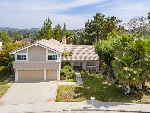 2nd image of 689 Whispering Oaks Pl