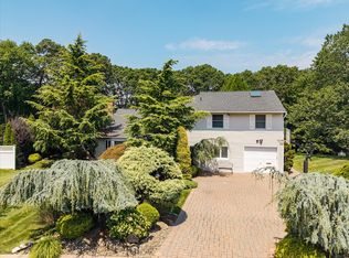 6 Vegas Ct, Plainview, NY 11803