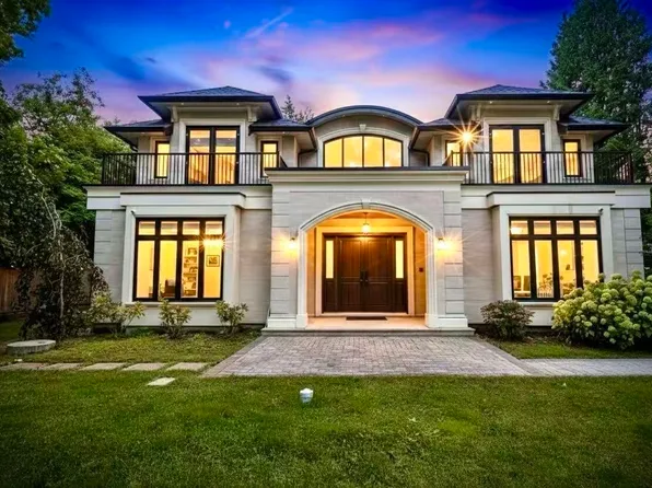1048 Handsworth Rd, North Vancouver, BC V7R 2A6