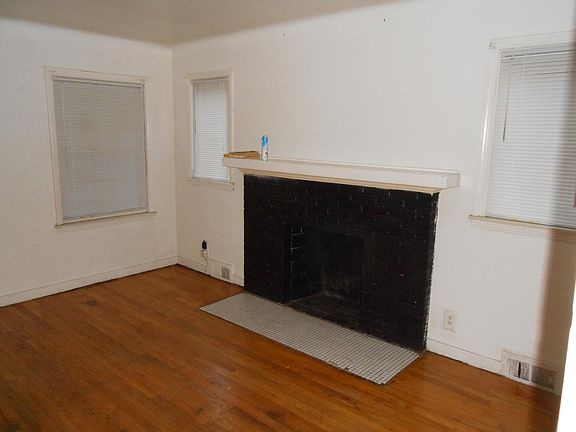 Built-in natural fireplace