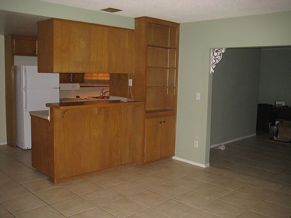 3rd image of 647 Fairmont Dr