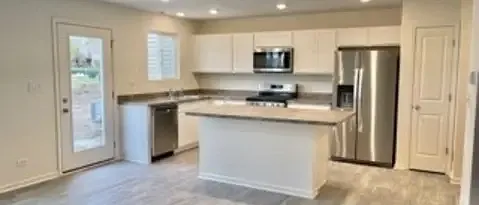 1137 Amber Dr — Photo 2