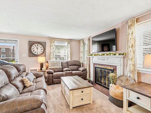 5th image of 408 Maplewood Rd