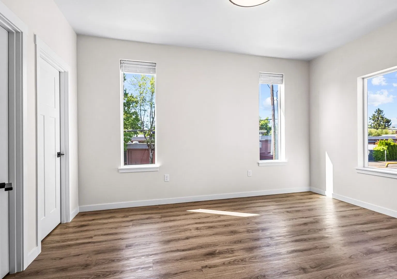 September Move In 3 bed 3 bath NEW Dixon Cottages — Photo 4