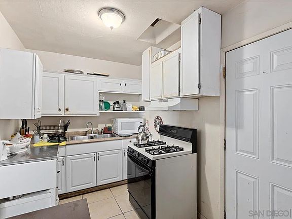 2nd image of 631-33 S Gregory St