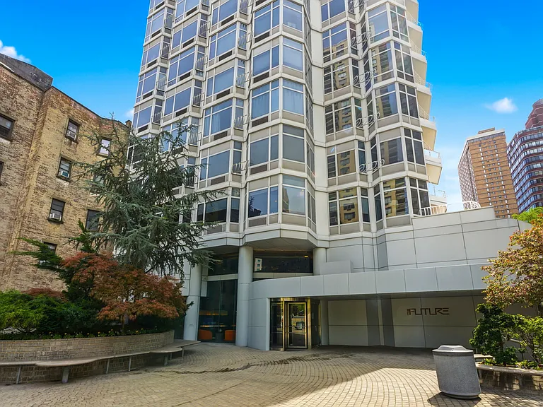 200 E 32nd St #35E — Photo 19