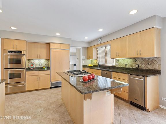 5th image of 620 Charlemagne Dr