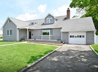 148 N Windhorst Ave, Bethpage, NY 11714