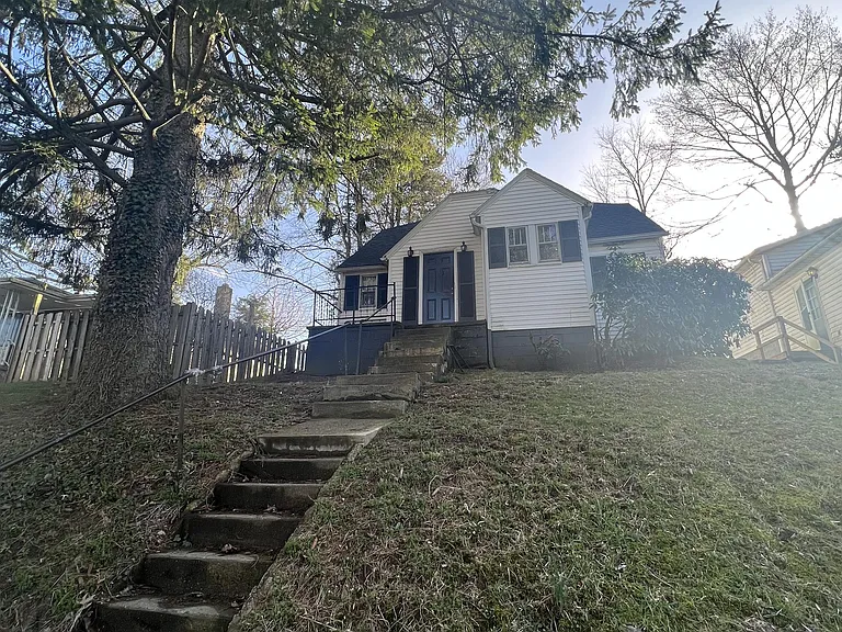 1016 E Brookside Dr — Photo 3