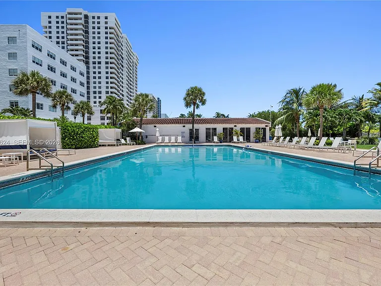 2457 Collins Ave #307 — Photo 21