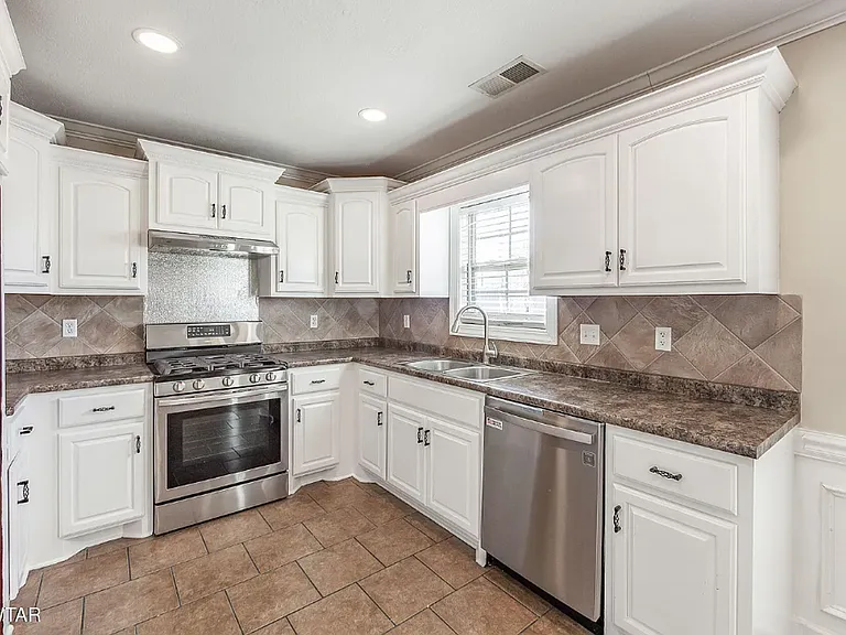 16 Birch Hollow Ln — Photo 5