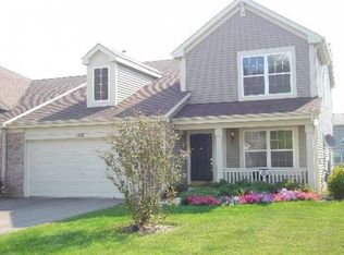 1251 Promontory Dr, Hampshire, IL 60140