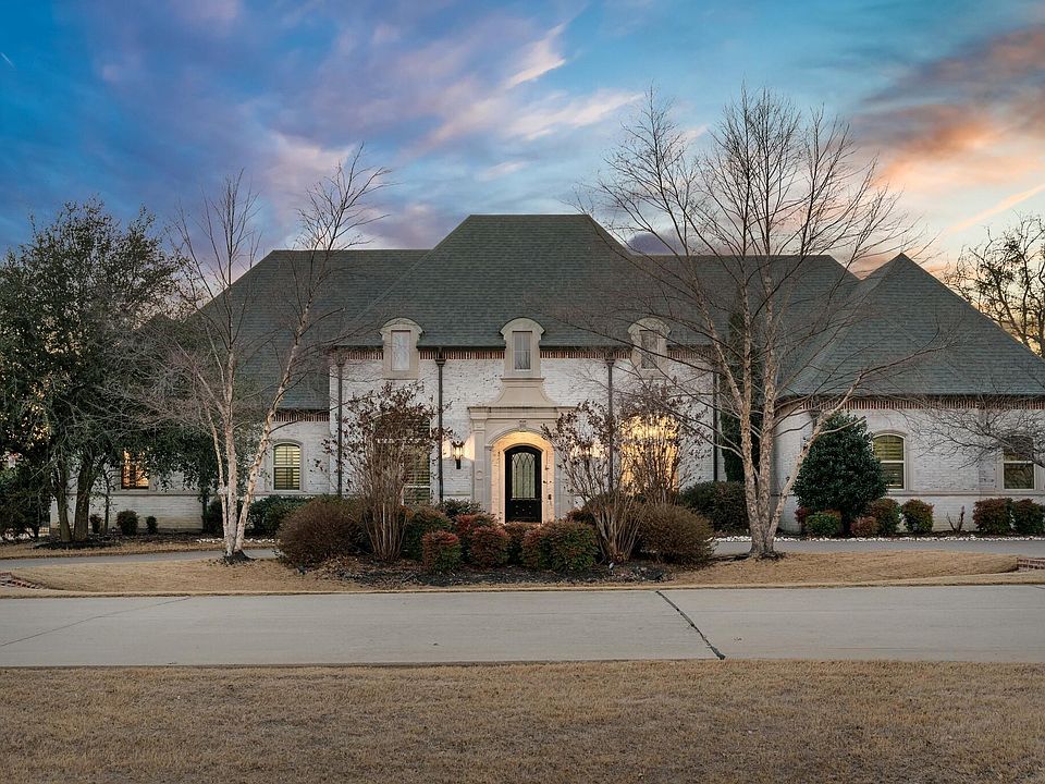 1st image of 931 Woodview Dr
