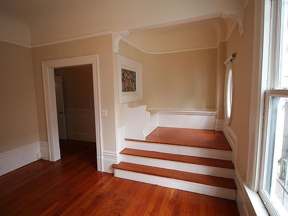 5th image of 916 Hayes St