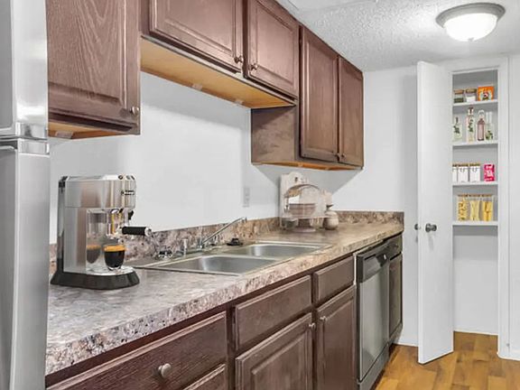 2nd image of 929 Saint Paul Dr #921-247